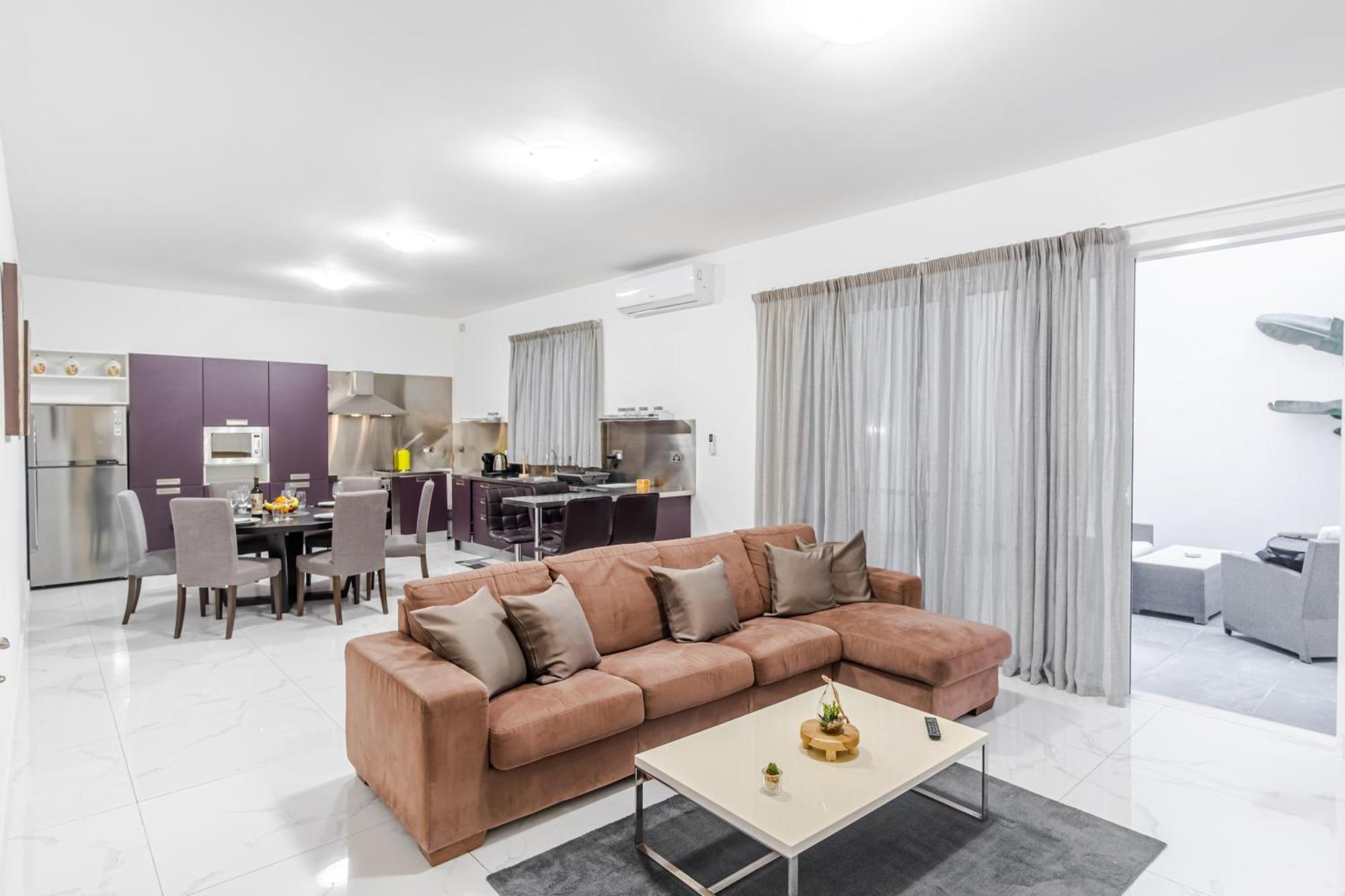 بيت للعطل Spacious 3br With Big Balcony And Prime Location
