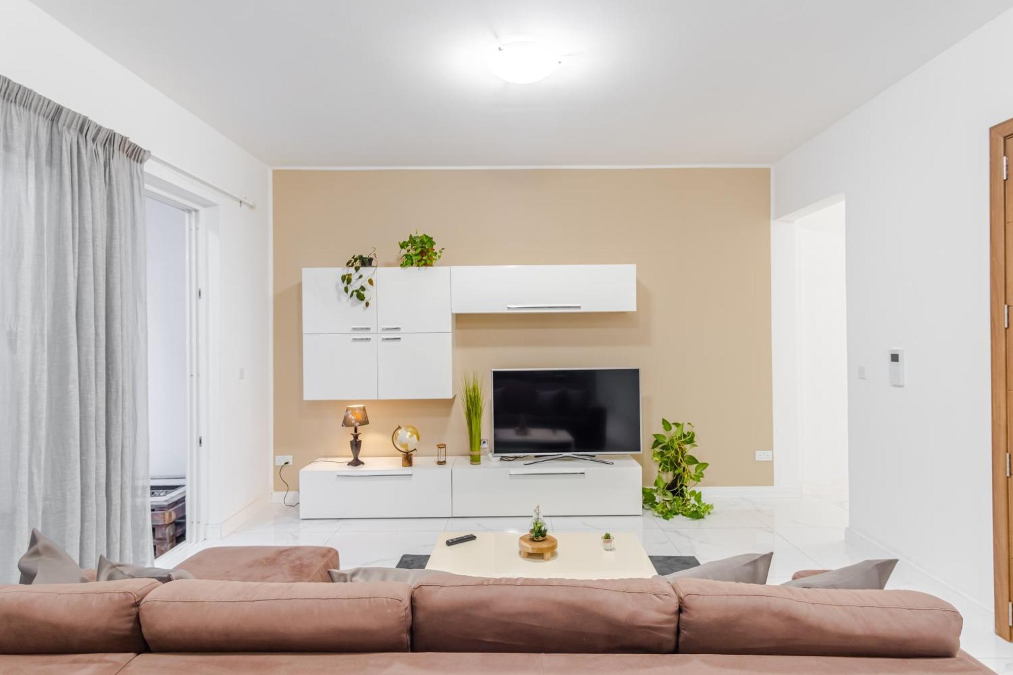 Spacious 3br With Big Balcony And Prime Location