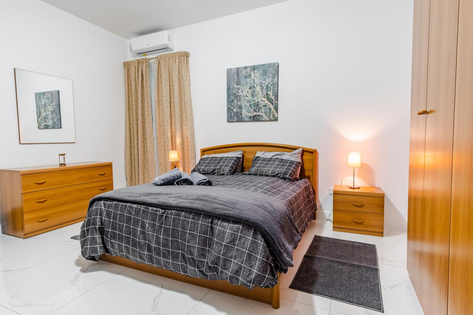 بيت للعطل Spacious 3br With Big Balcony And Prime Location *